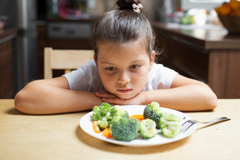 ребенок с расстройством пищевого поведения отказывается от еды